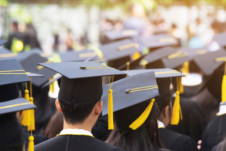 backs-of-graduates-wearing-mortar-boards-768x512